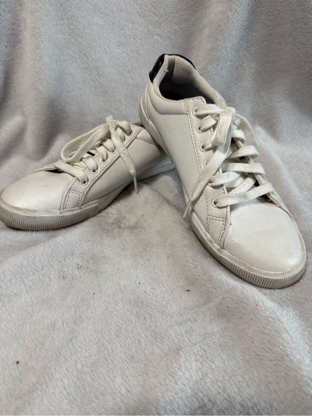 Nautica Womens White Low-Top Lace-Up Sneakers with Black Heel Tab.
